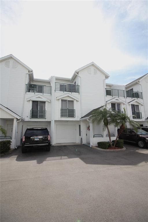 320 ISLAND WAY UNIT 207 CLEARWATER, FL 33767