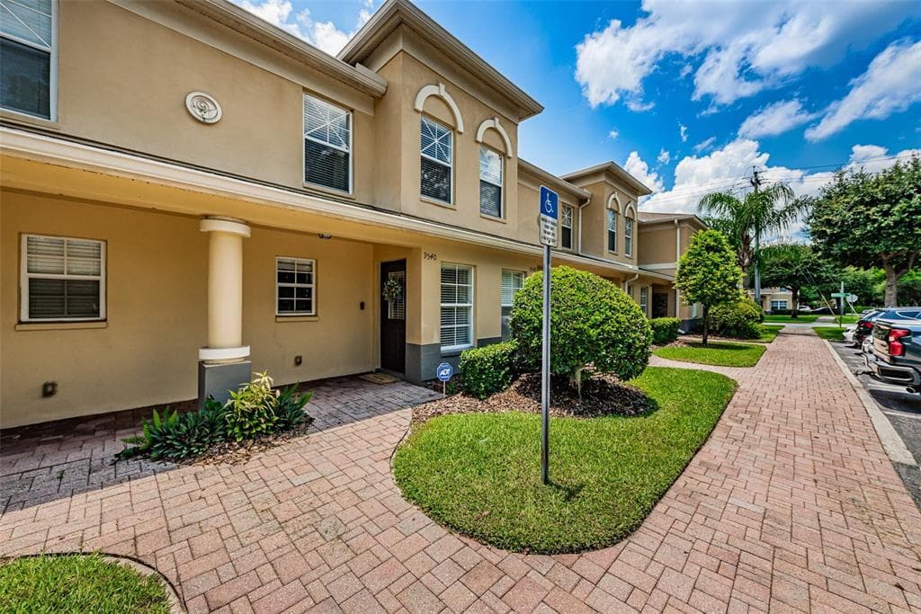 9540 CHARLESBERG DRIVE TAMPA, FL 33635