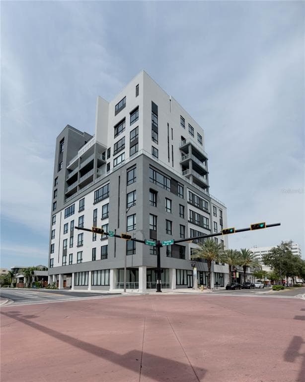 5 N OSCEOLA AVENUE UNIT 305 CLEARWATER, FL 33755