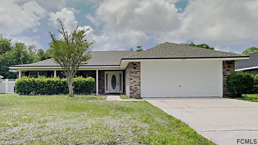 27 LYNDENHURST LANE PALM COAST, FL 32137