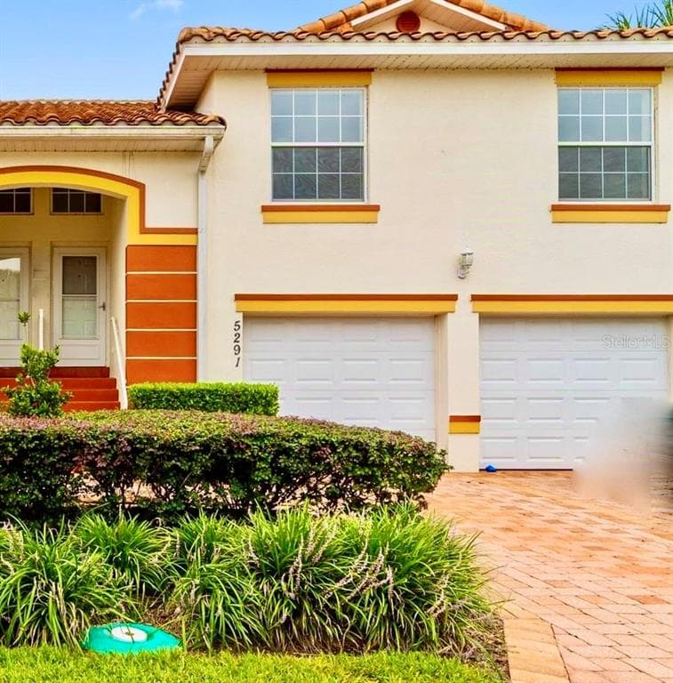5291 BOWLINE COURT UNIT 3-102 OXFORD, FL 34484