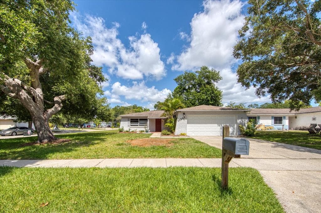 11331 MAXTON WAY N PINELLAS PARK, FL 33782