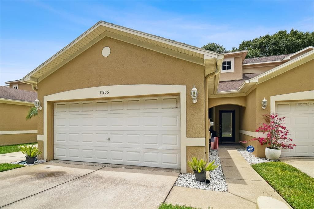8905 CASABLANCA WAY TAMPA, FL 33626