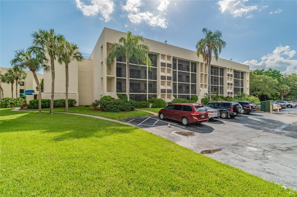 4119 61ST AVENUE TERRACE W UNIT 108 BRADENTON, FL 34210