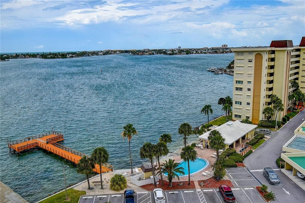 4775 COVE CIRCLE UNIT 1102 ST PETERSBURG, FL 33708