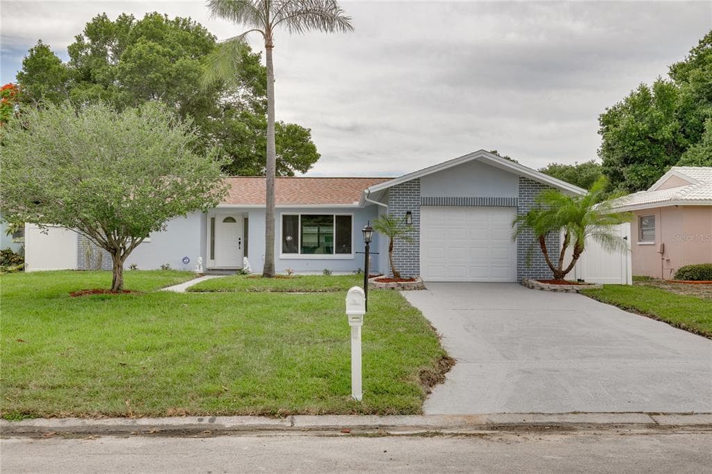 2533 BLACKWOOD CIRCLE CLEARWATER, FL 33763