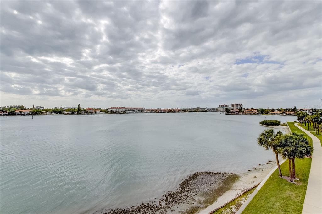 8000 SAILBOAT KEY BOULEVARD S UNIT 306 ST PETE BEACH, FL 33707