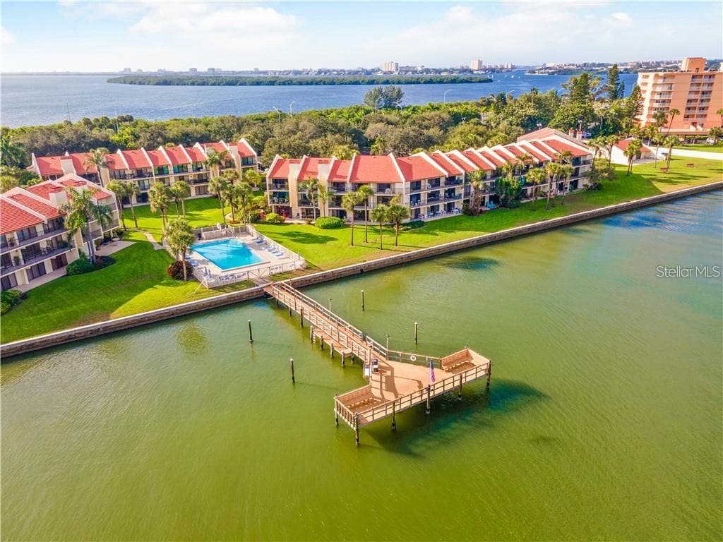 7500 SUNSHINE SKYWAY LANE S UNIT 103 ST PETERSBURG, FL 33711