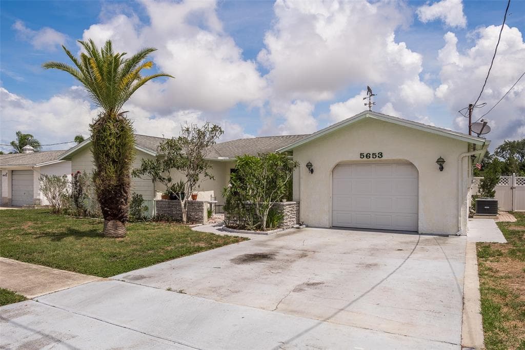 5653 BAROQUE DRIVE HOLIDAY, FL 34690