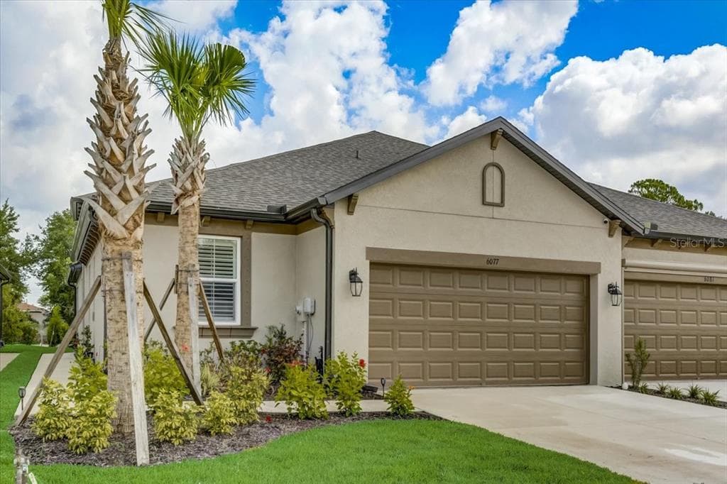6077 AMBERLY DRIVE BRADENTON, FL 34208