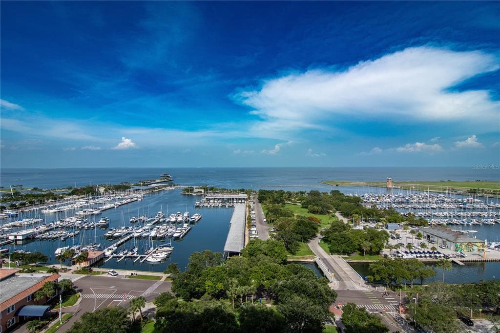 1 BEACH DRIVE SE UNIT 1705 ST PETERSBURG, FL 33701