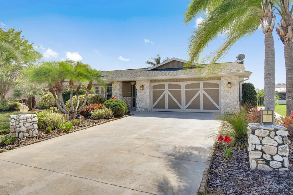 4 CLARIDGE COURT S PALM COAST, FL 32137