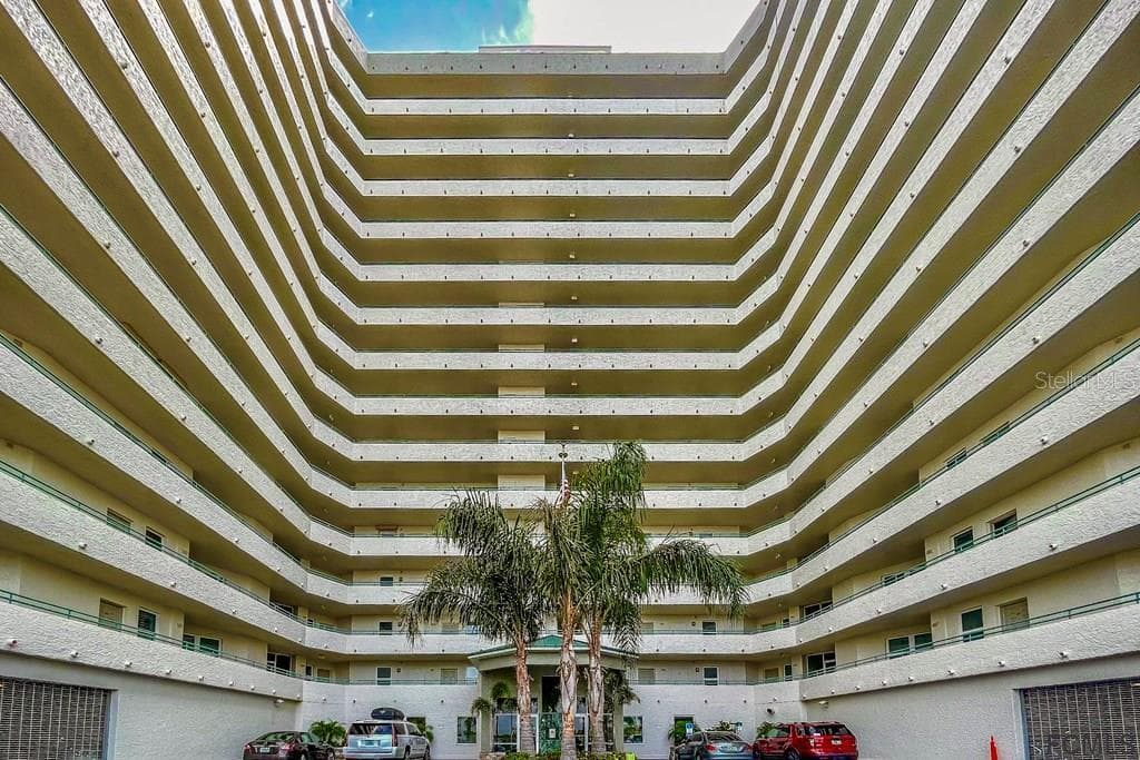 2055 ATLANTIC AVENUE S UNIT 810 DAYTONA BEACH SHORES, FL 32118