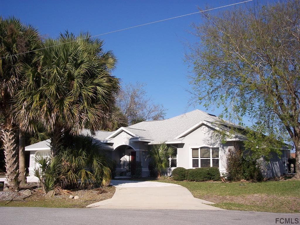4 COTTAGEGATE COURT PALM COAST, FL 32137