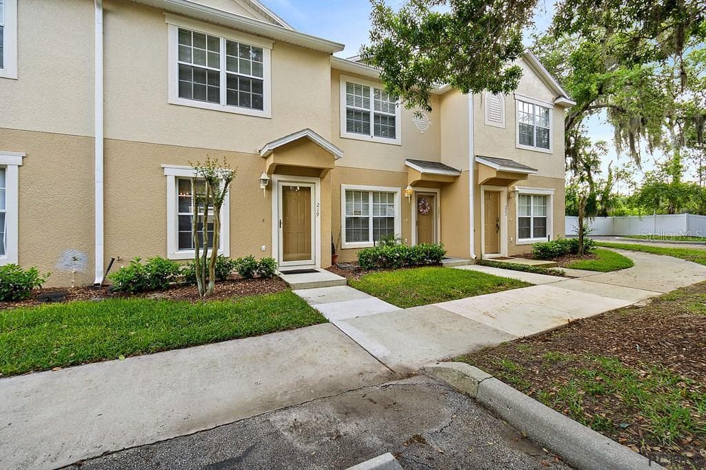 219 WILTON CIRCLE SANFORD, FL 32773