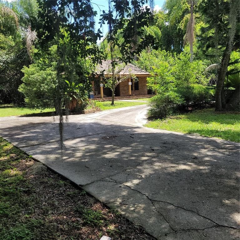 751 CRENSHAW LAKE ROAD LUTZ, FL 33548