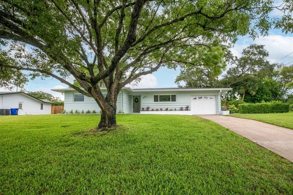 2313 DEMARET DRIVE DUNEDIN, FL 34698