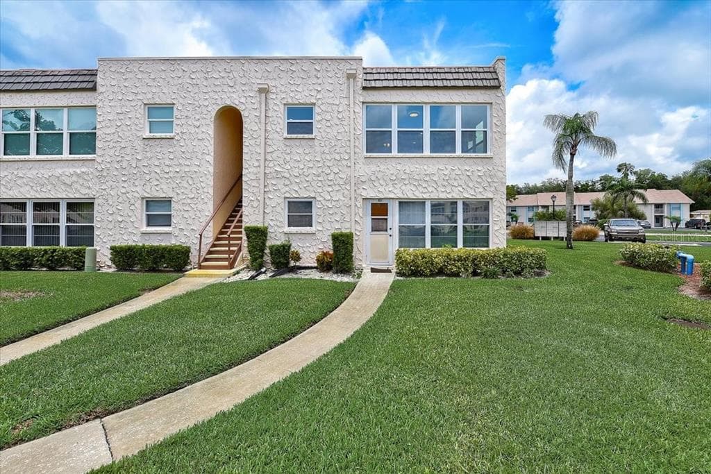 201 FERNWOOD CIRCLE UNIT 201 SEMINOLE, FL 33777