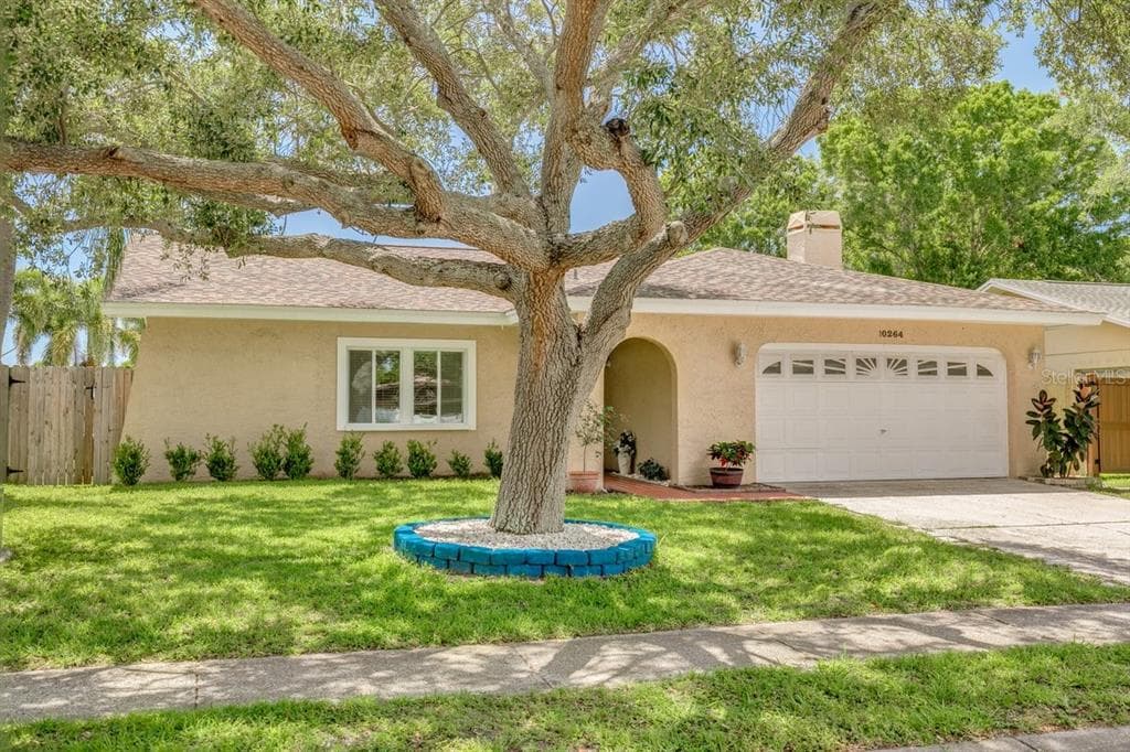 10264 OAKHAVEN DRIVE N PINELLAS PARK, FL 33782
