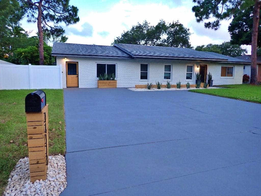 14378 86TH AVENUE SEMINOLE, FL 33776