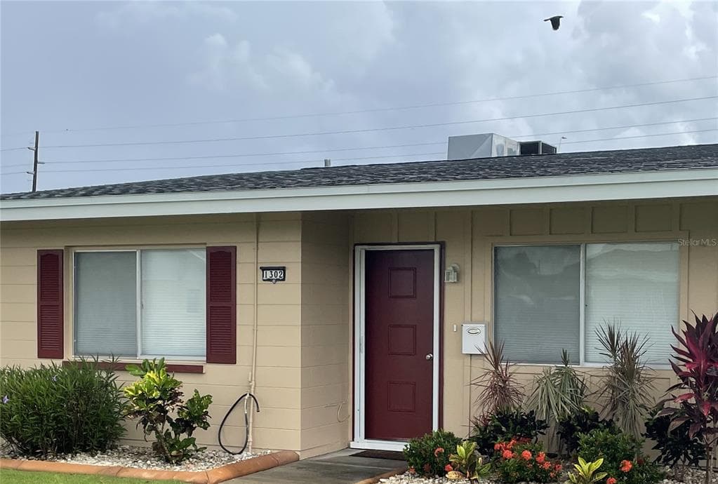 1302 WARWICK COURT