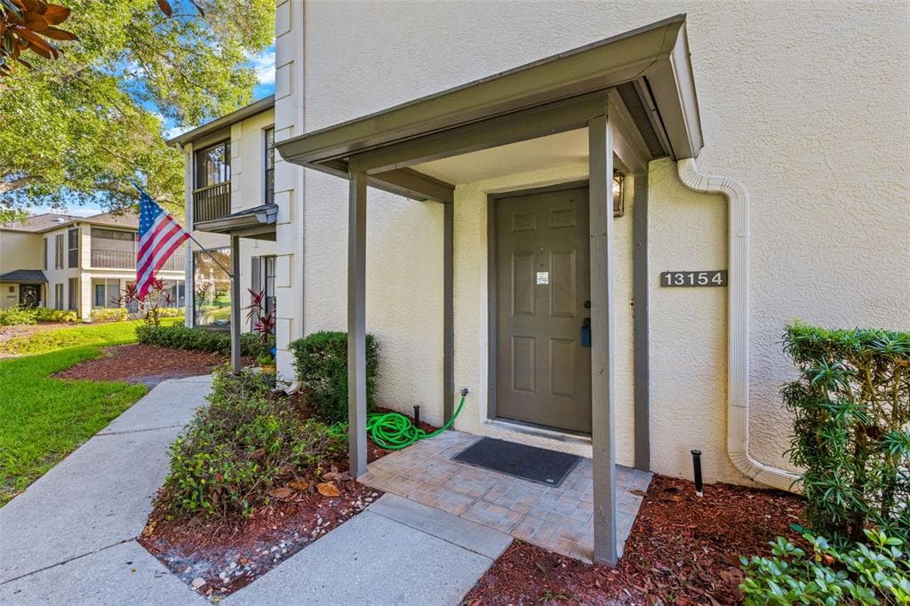 13154 VILLAGE CHASE CIRCLE TAMPA, FL 33618