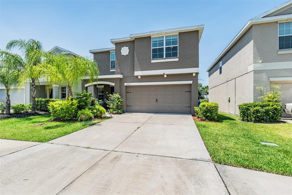 4920 REFLECTING POND CIRCLE WIMAUMA, FL 33598