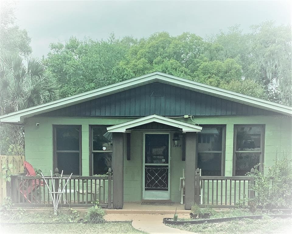 1244 LAKE AVENUE CLERMONT, FL 34711