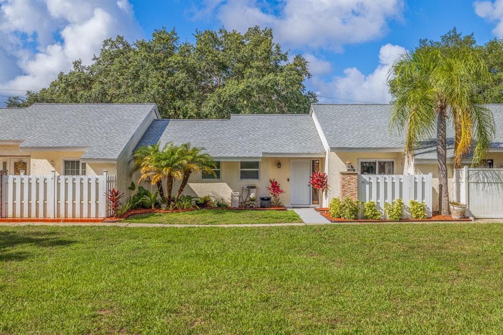 4002 POINCIANA COURT PALM HARBOR, FL 34684