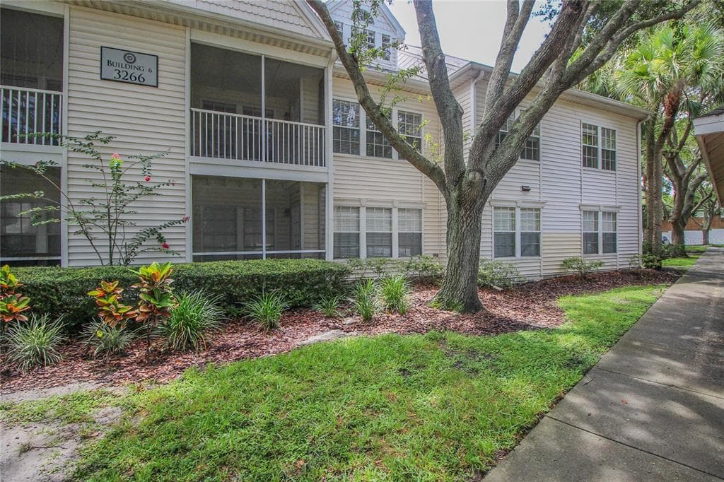 3266 HAVILAND COURT UNIT 201 PALM HARBOR, FL 34684