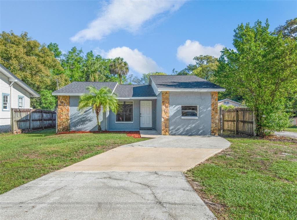 1014 E NORTH BAY STREET TAMPA, FL 33603