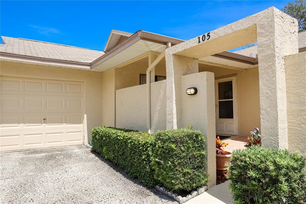 105 LAKESIDE COLONY DRIVE TARPON SPRINGS, FL 34689