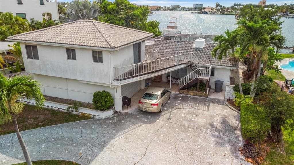 10304 PARADISE BOULEVARD TREASURE ISLAND, FL 33706