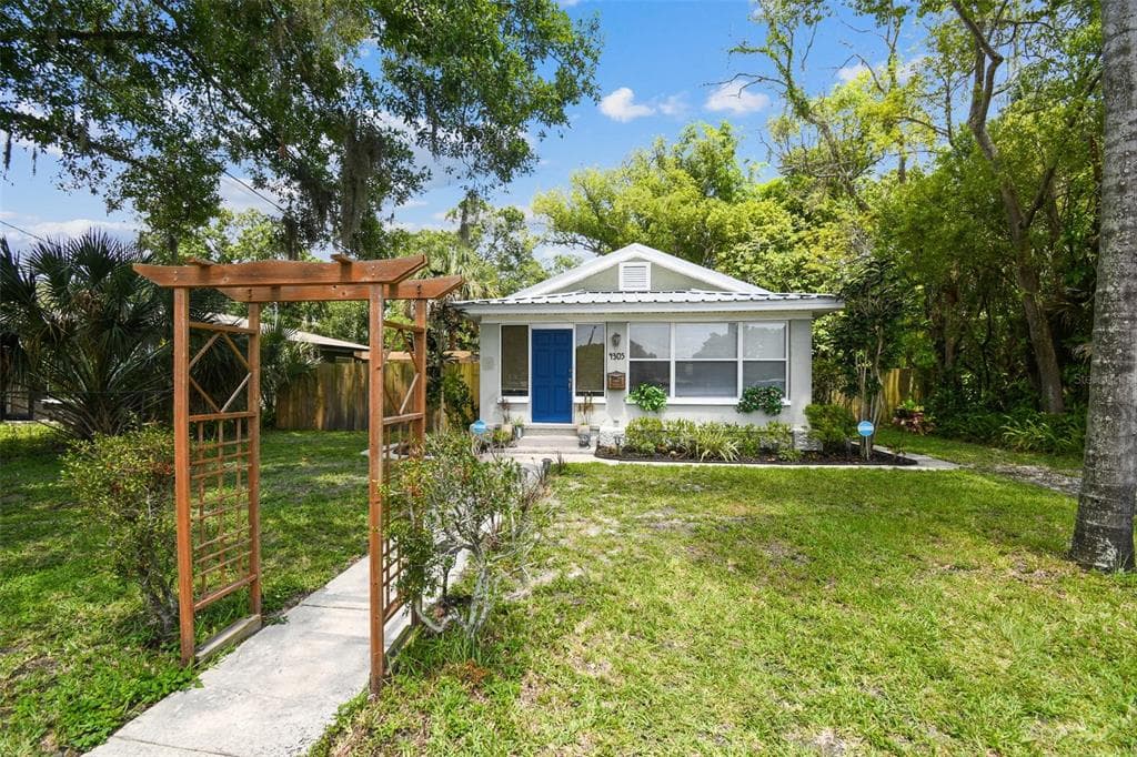 4305 N CLEARFIELD AVENUE TAMPA, FL 33603