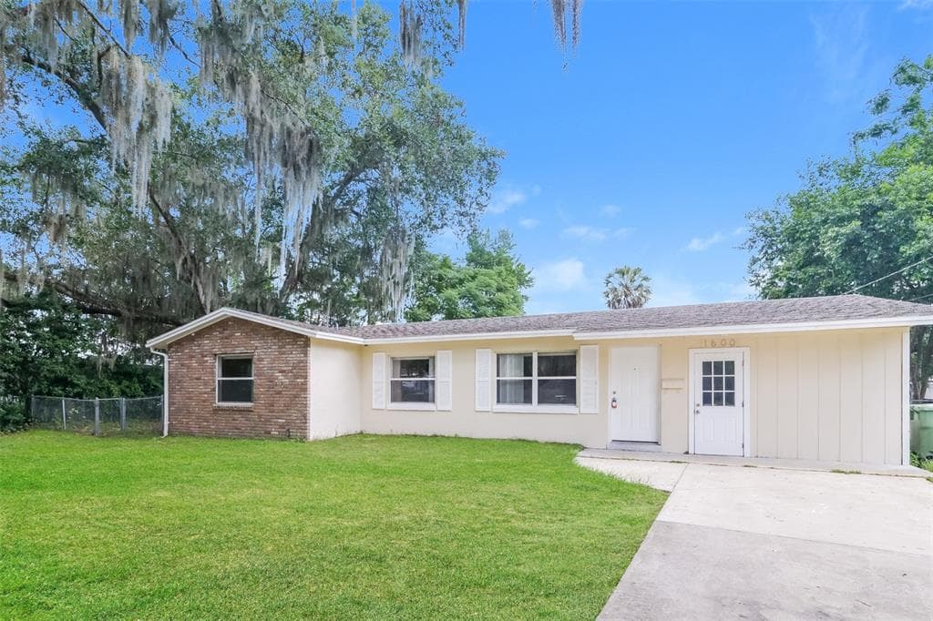 1600 HAMPTON ROAD LEESBURG, FL 34748