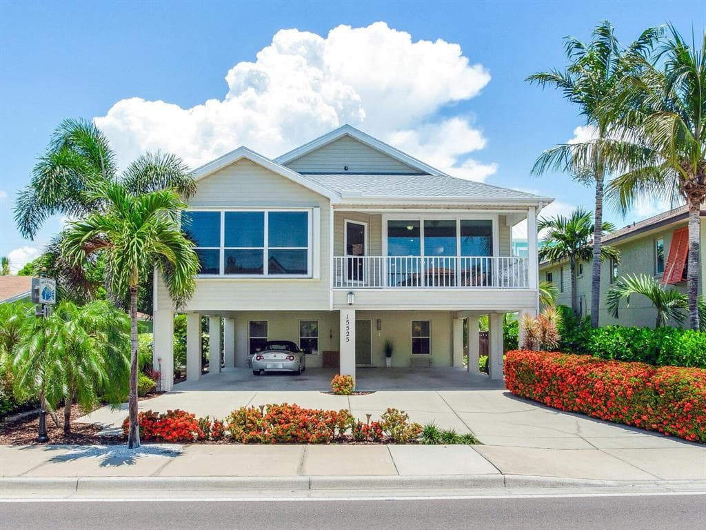 15525 GULF BOULEVARD REDINGTON BEACH, FL 33708