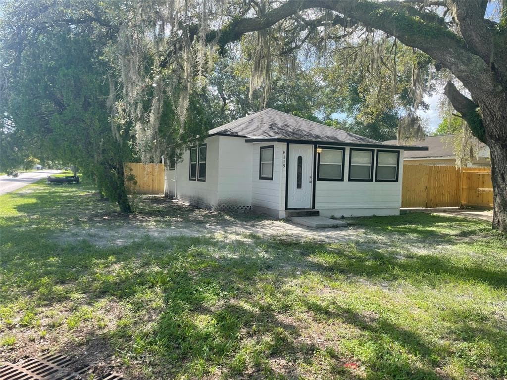 8119 N SEMMES STREET TAMPA, FL 33604