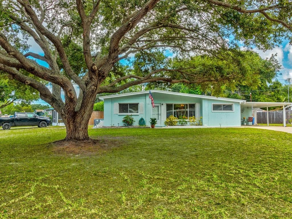 8946 N 93RD STREET SEMINOLE, FL 33777