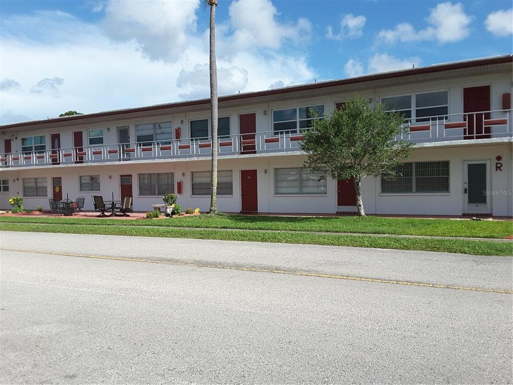 1950 58TH AVENUE N UNIT 6 ST PETERSBURG, FL 33714