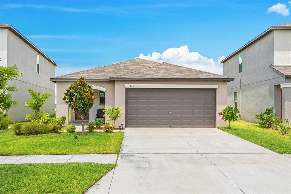 5136 WHITE CHICORY DRIVE APOLLO BEACH, FL 33572