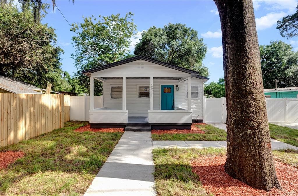 3911 E HENRY AVENUE TAMPA, FL 33610