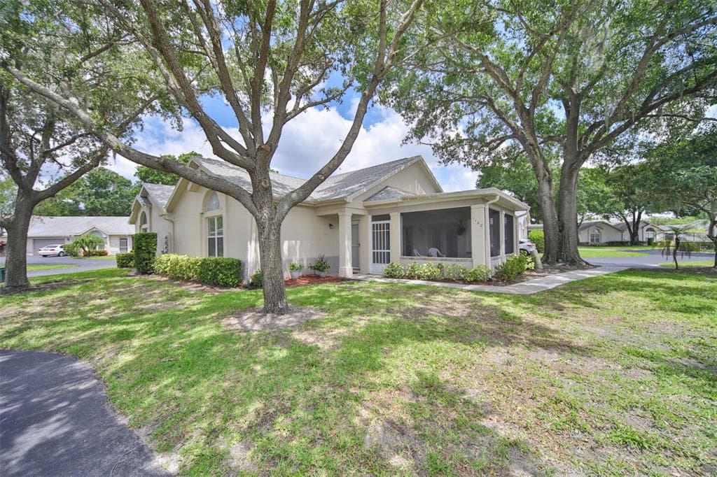 1142 GOLFVIEW WOODS DRIVE UNIT 1142 SUN CITY CENTER, FL 33573