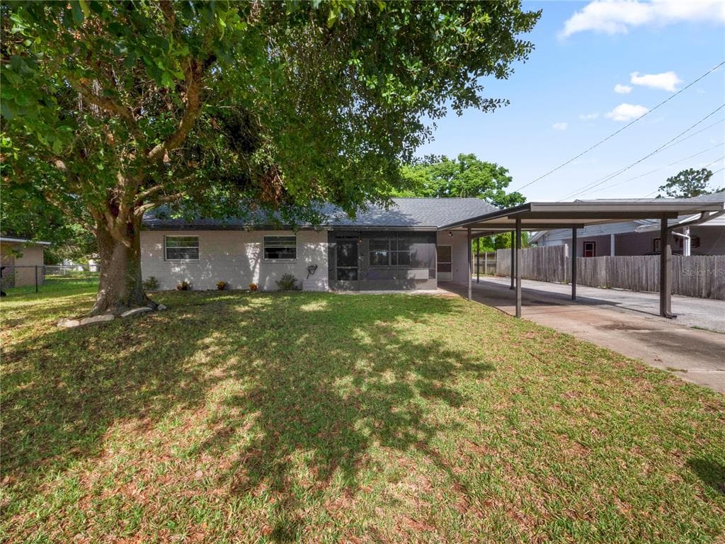 220 E LAWSON DRIVE AUBURNDALE, FL 33823
