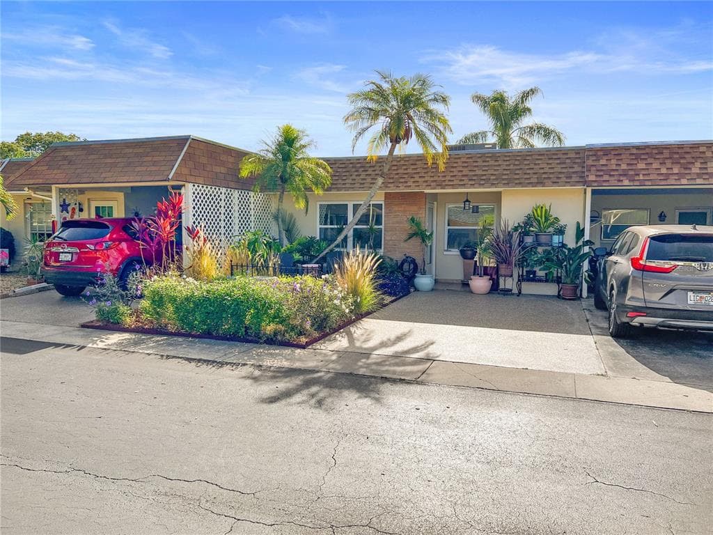 133 SKY LOCH DRIVE W DUNEDIN, FL 34698