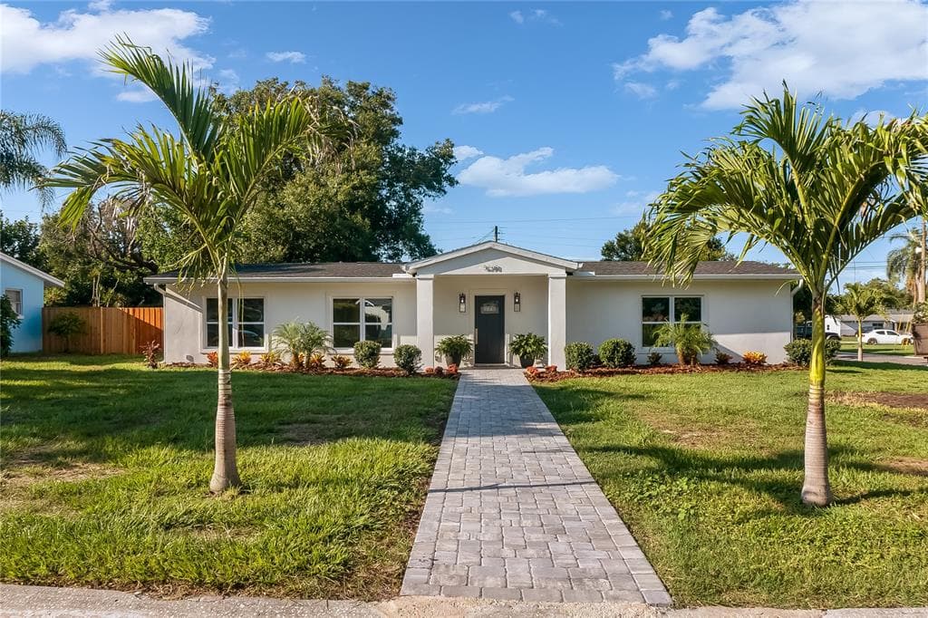5298 OXFORD AVENUE N ST PETERSBURG, FL 33710