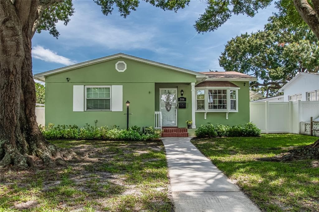 316 37TH AVENUE NE ST PETERSBURG, FL 33704