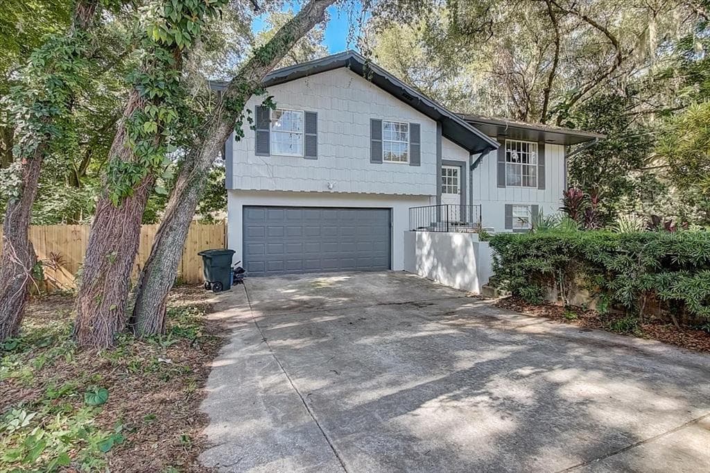 504 PINEVIEW STREET ALTAMONTE SPRINGS, FL 32701