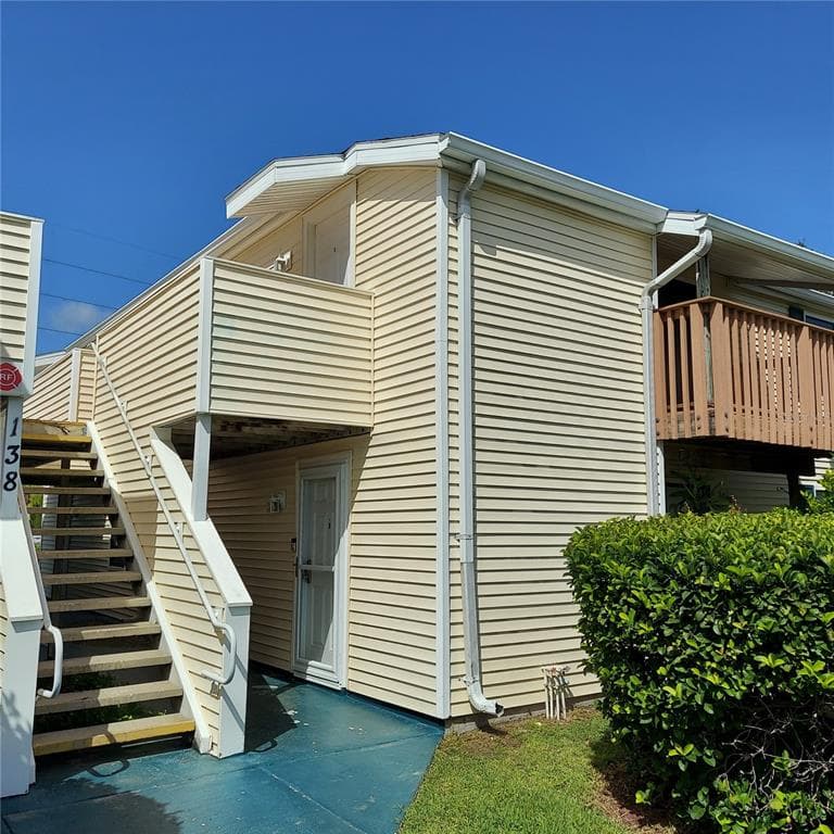 138 HUNTER LAKE DRIVE UNIT D OLDSMAR, FL 34677