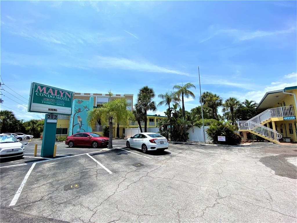 282 TREASURE ISLAND CAUSEWAY UNIT 19 TREASURE ISLAND, FL 33706