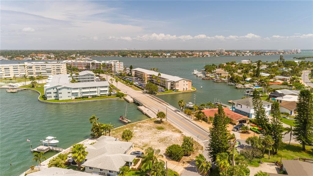 7176 S SHORE DRIVE SOUTH PASADENA, FL 33707